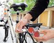 A legjobb első és hátsó lámpa kerékpárhoz? USB-n keresztül újratölthető, 1000 lumen, lézerrel és irányjelzőkkel