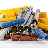 Dübel téglához, poliészterhez, gipszkartonhoz: Tudják, hogy mikor melyiket kell használni?