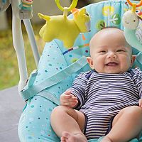 Melyik a legjobb pihenőszék babáknak? A vélemyének a rezgő, az állítható háttámlájú és a zenélő pihenőszékeket dicsérik