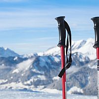 Melyek a legjobb síbotok gyerekeknek és felnőtteknek? Fontos a méret és az anyag