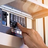 Túlfeszültségvédő elosztóhoz, konnektorhoz és hosszabbítóhoz - Hogyan működik?