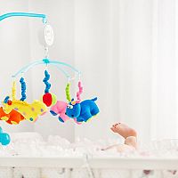 Világító vagy projektoros kiságyforgó? A vélemények a Fisher Price és a Chicco modelljeit dicséri