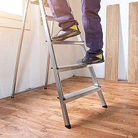 Fa vagy alumínium létra? A kihúzható létra legyőzte a festőlétrát!