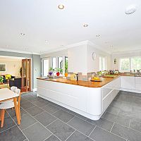 Fogantyú nélküli konyhaszekrények