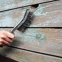 Hogyan távolítsuk el az öreg festéket a fémről és a fáról?