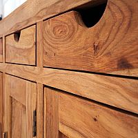 Milyen előnyei vannak a tölgy, bükk, fenyő vagy paliszander tömörfa bútoroknak?