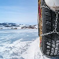 Hogyan válasszunk hóláncot személyautóra vagy összkerék meghajtású autóra?
