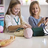 Milyen babát vásároljunk egy 2 - 3 éves kislánynak? Rongybaba, Barbie vagy Zapf Baby Born?