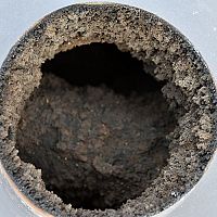 Kátrány a kéményben - okok, hogyan kell tisztítani a lerakódást. Mi oldja fel a kátrányt? A burgonyahéj nem tisztítja ki a kéményt!