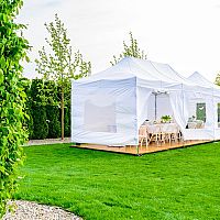 Hogyan válasszunk kerti partisátrat egy bulihoz vagy a gyerekeknek?