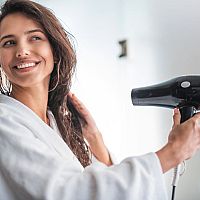 Hogyan válasszunk otthoni vagy úti hajszárítót? A legjobb az ionizátoros