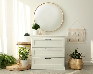 Komód a konyhába, fürdőszobába, nappaliba- fehér kosarakkal és ajtókkal