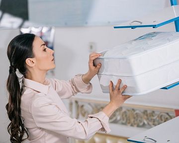 Milyen összecsukható matracot vásároljunk a vendégek számára? Mind a Dormeo, mind az olcsó összecsukható matracok népszerűek.